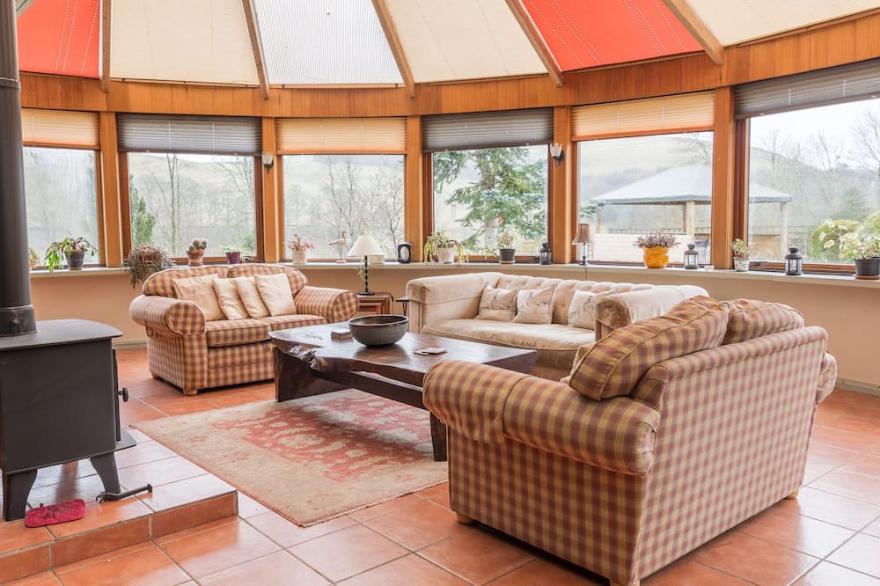 Large country house with outdoor hot tub and BBQ house and lovely gardens.