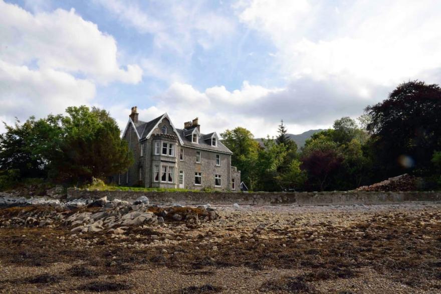 Ben Vheir Luxury Apartment near Glencoe - Stunning lochside location