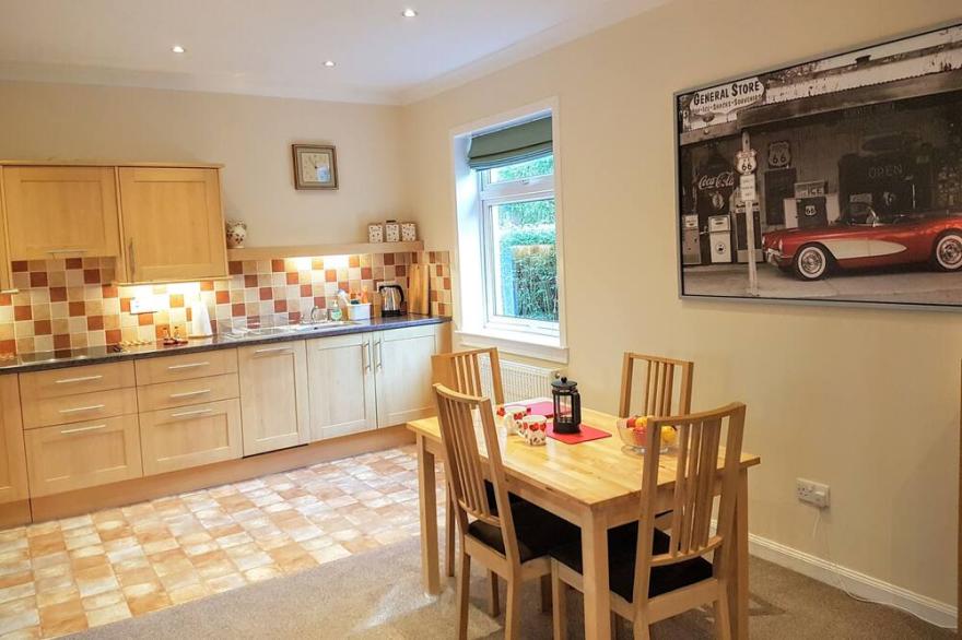 Spacious, tranquil, fully equipped apartment with parking, close to city centre
