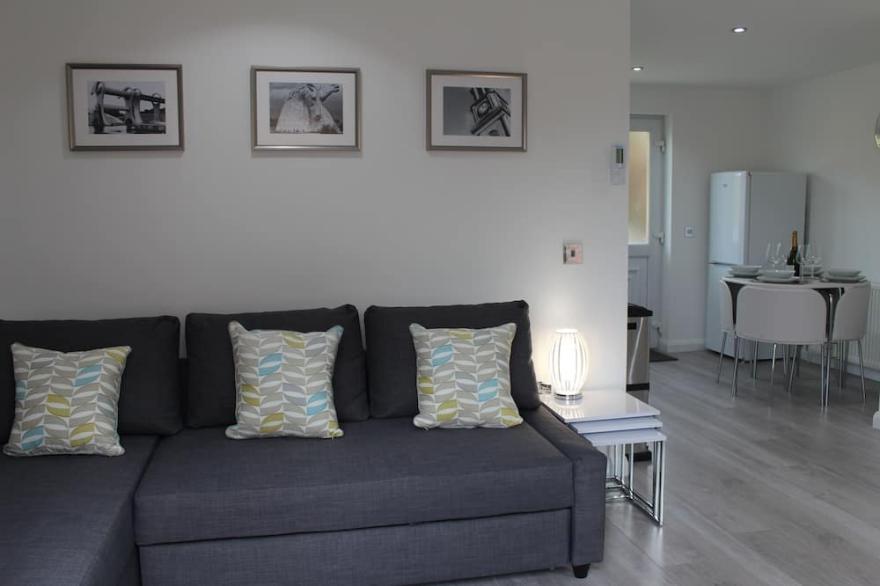 modern and stylish service, self catering accommodation in Falkirks town centre.