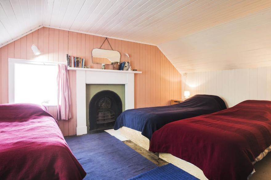 Scottish Highland Holiday Cottage in idyllic loch-side setting