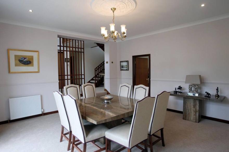 Luxury 5 Star Country Home beside Gleneagles