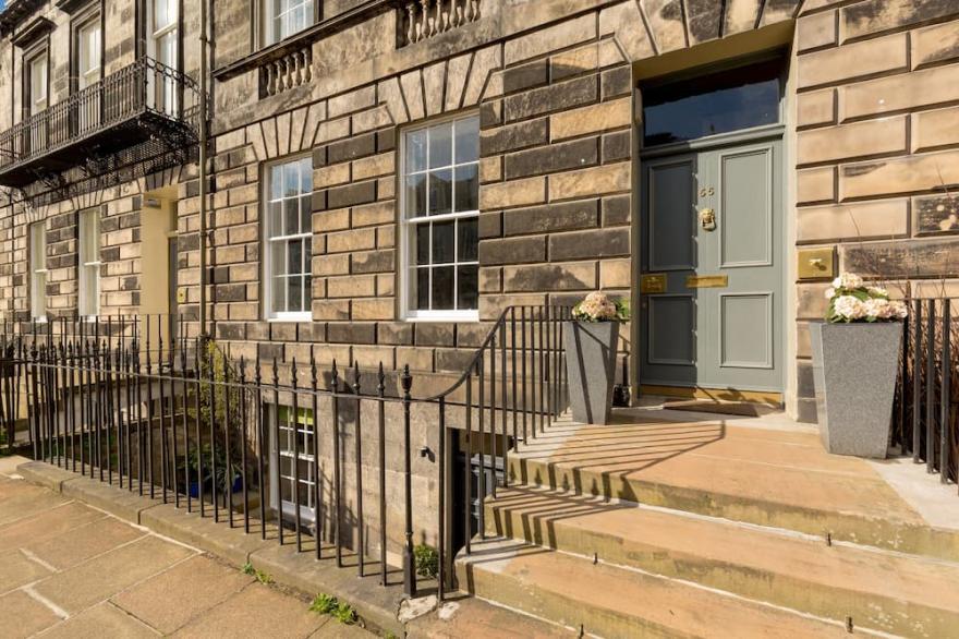 Stunning 2 Bed Garden Flat in the heart of Edinburgh's New Town.
