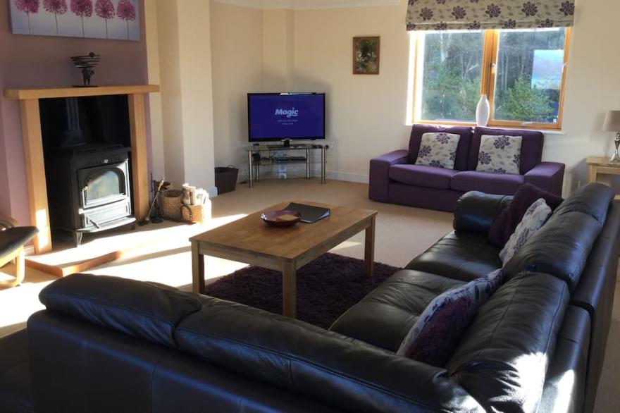 Stunning Coastal House near Oban with Island views and seascapes, 4 bed escape