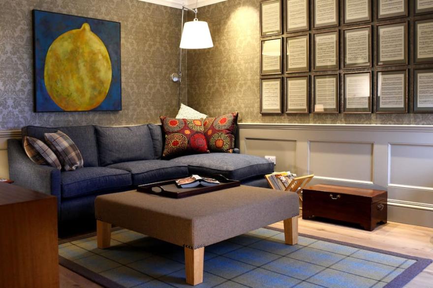 Exceptional gem in the Georgian New Town - haven of calm, luxury and style.