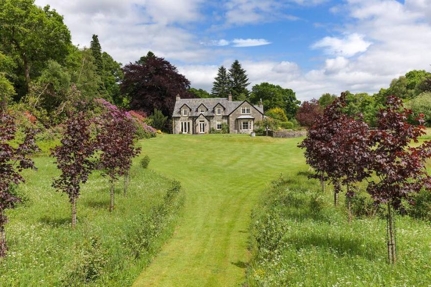 Unique Scottish Country House In  The Trossachs/Loch Lomond- 6 bedrooms