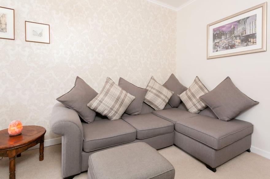 Cosy Clean Royal Mile flat near Edinburgh Castle