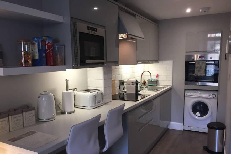 Grassmarket apartment with stunning Edinburgh Castle view