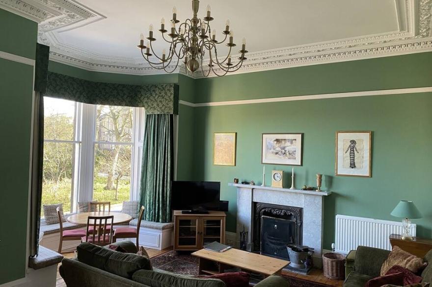 Beautiful Apartment in Edinburgh's Historic New Town