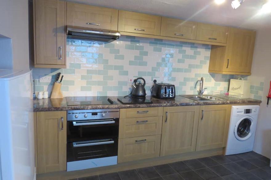 Granary Cottage - Llangynidr, Crickhowell, Brecon Beacons