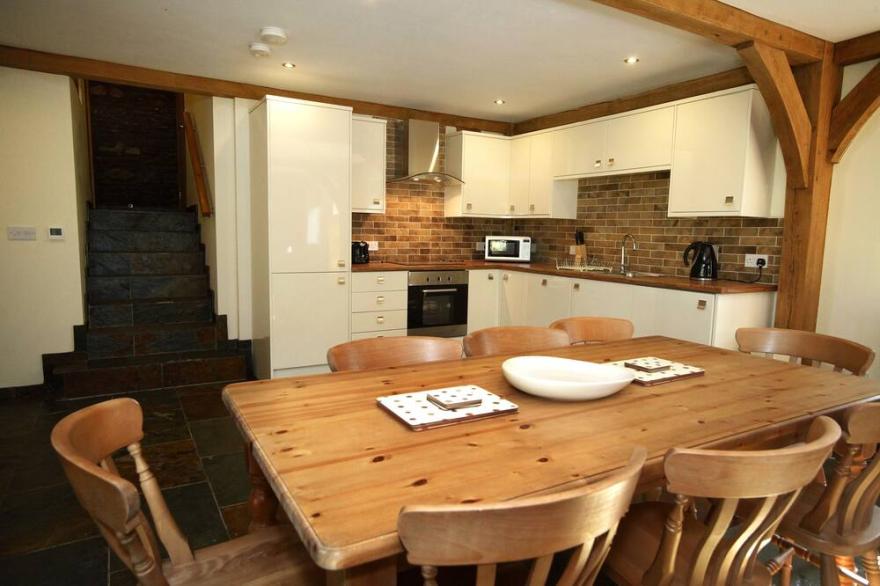 Y Beudy - Luxury Barn Conversion at Tir-Cethin Farm on The Gower