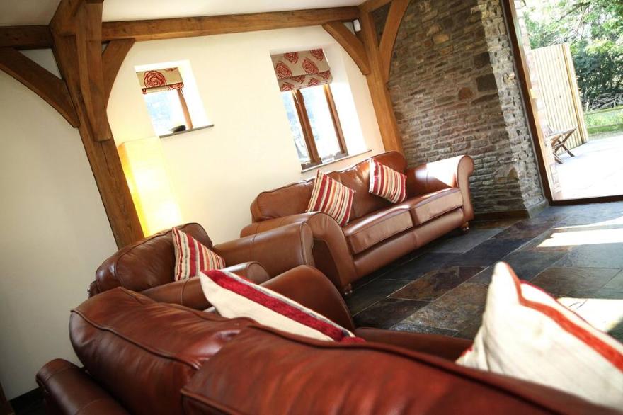 Y Beudy - Luxury Barn Conversion at Tir-Cethin Farm on The Gower