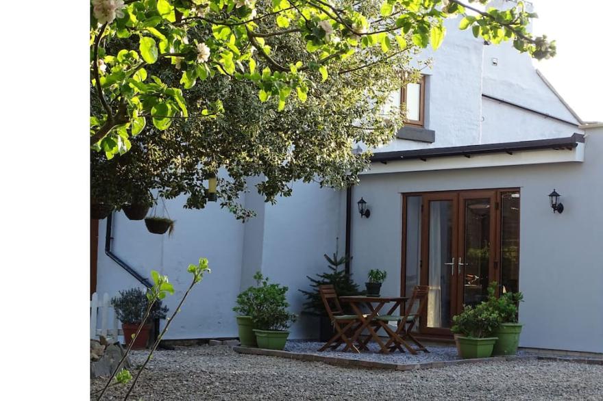 Cosy quiet semirural self contained 2 bed cottage in a rural village location.