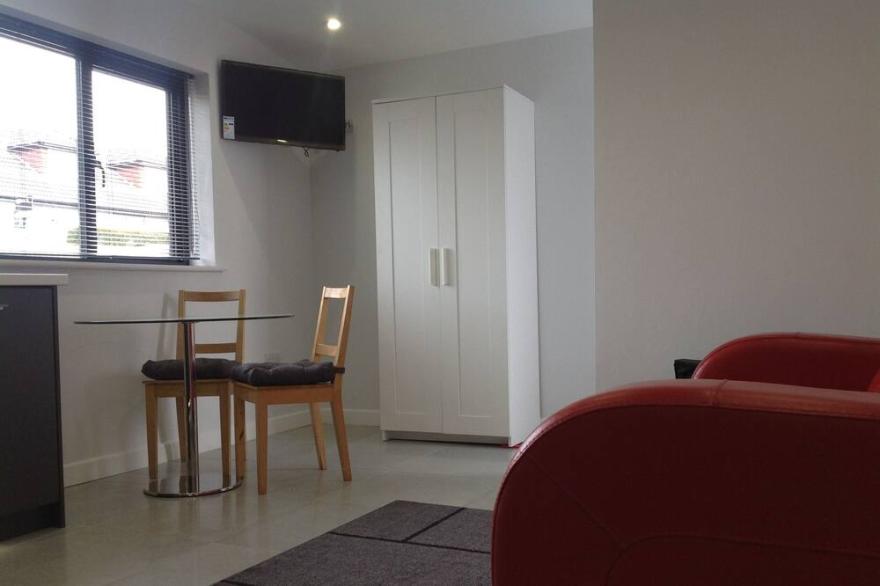 Luxury beach studio Sully village near Cardiff on Welsh National Coastal Path
