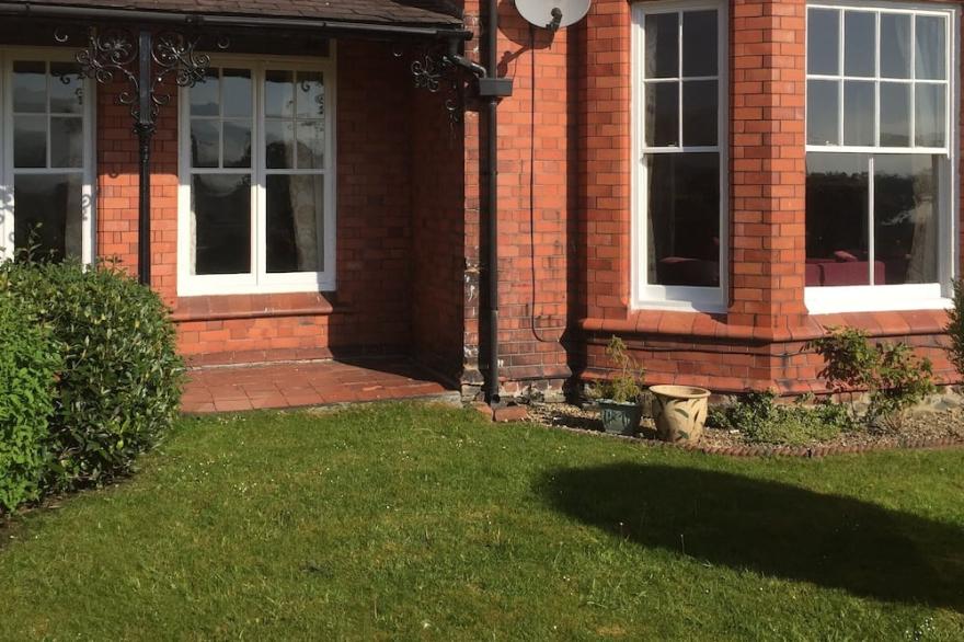 Ty sinamon a Large Self Catering Victorian Town House