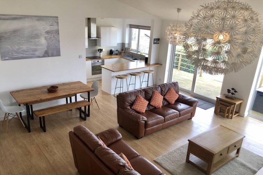 Luxury House in Saundersfoot with SKY TV, HOT TUB, SEA VIEWS - 5 mins to Beach