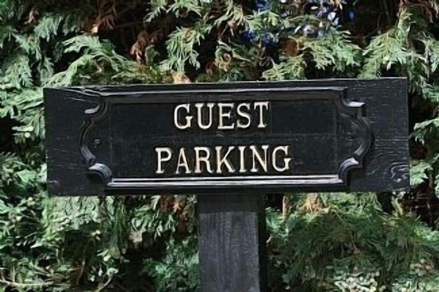 Country Cottage Private Terrace Garden  Quiet Location Free Wifi Bus Stop 50yds