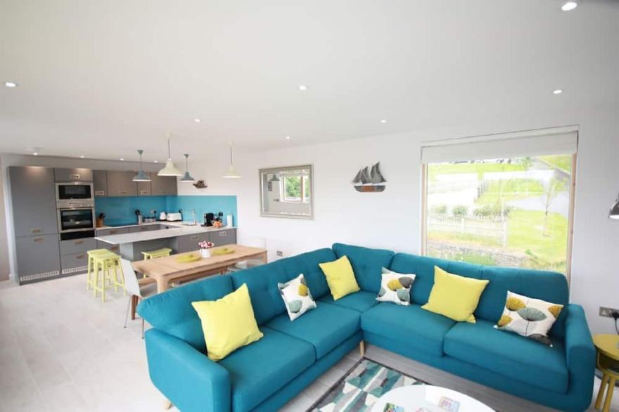 Idyllic property with private hot tub, designed to offer every home comfort, with a contemporary fee