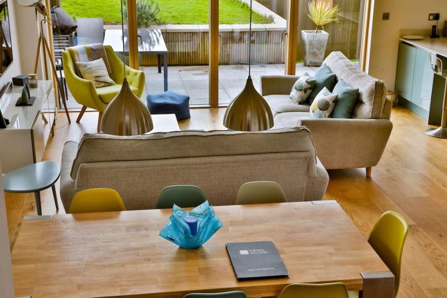Beautiful holiday home, just a walk away from Talland beach...