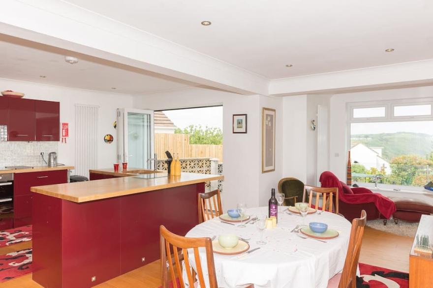 Beautifully appointed home 5 mins to beach.