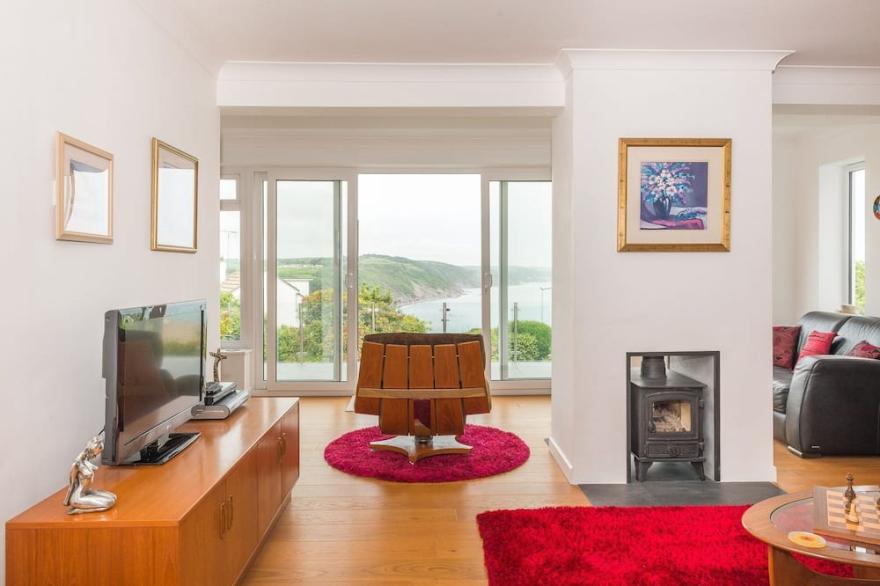 Beautifully appointed home 5 mins to beach.
