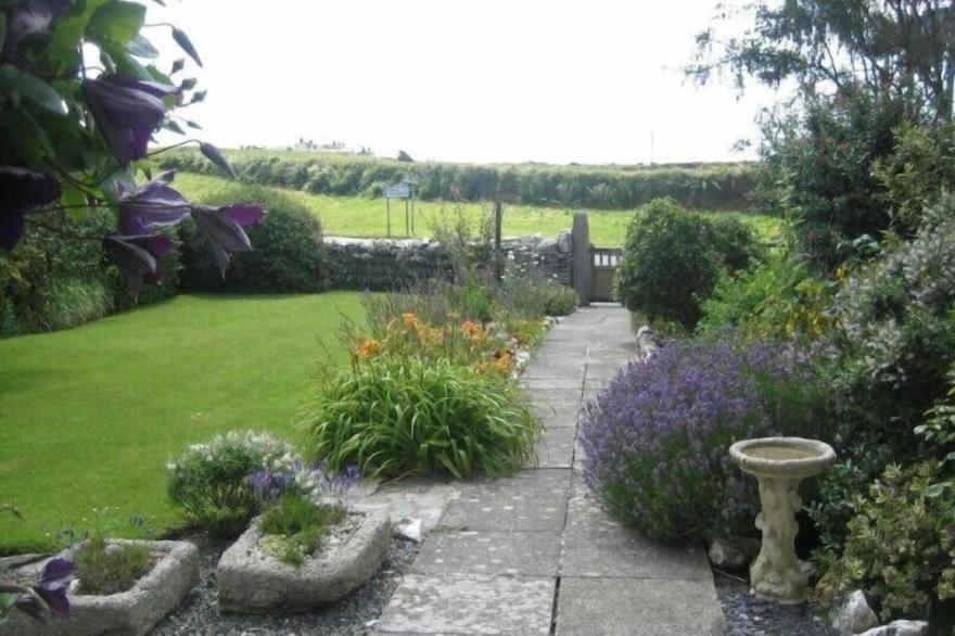 Idyllic 16th century cottage