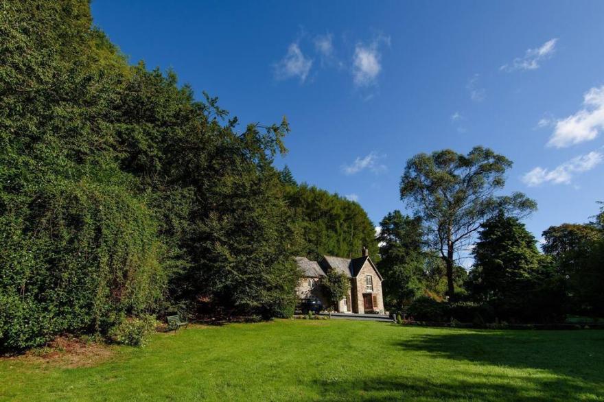 Gorgeous house in spectacular secluded grounds, with beaches nearby