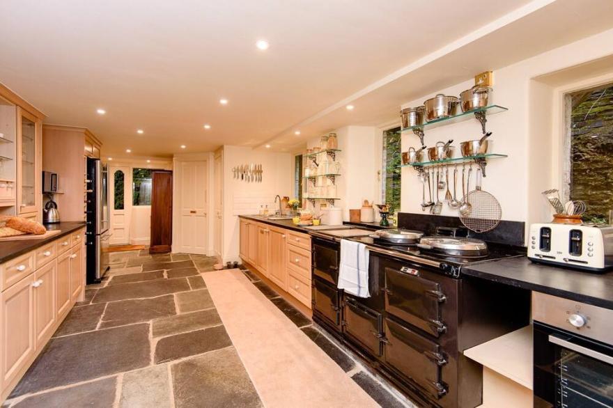 Gorgeous house in spectacular secluded grounds, with beaches nearby
