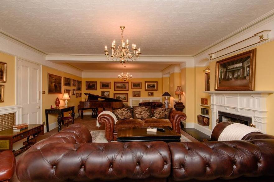 Gorgeous house in spectacular secluded grounds, with beaches nearby