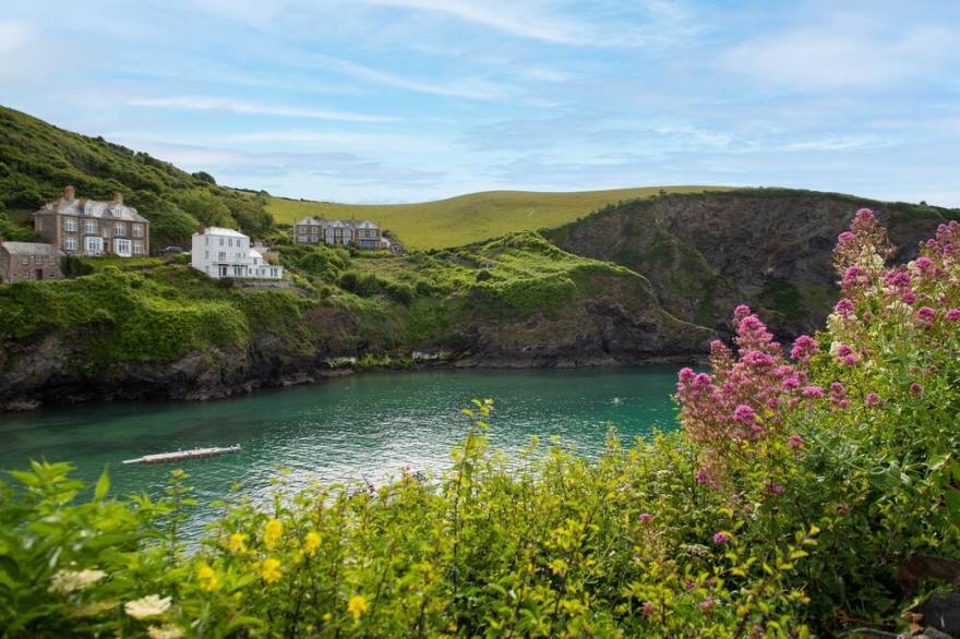 Silvershells is a three bedroom bungalow with outstanding harbour views.