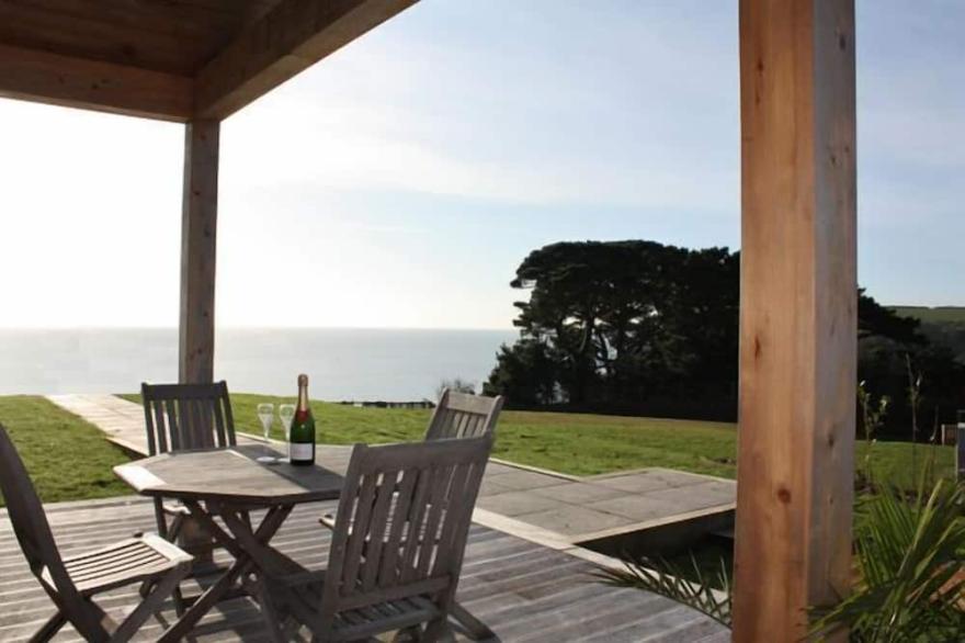 Beautiful holiday home, just a walk away from Talland beach...