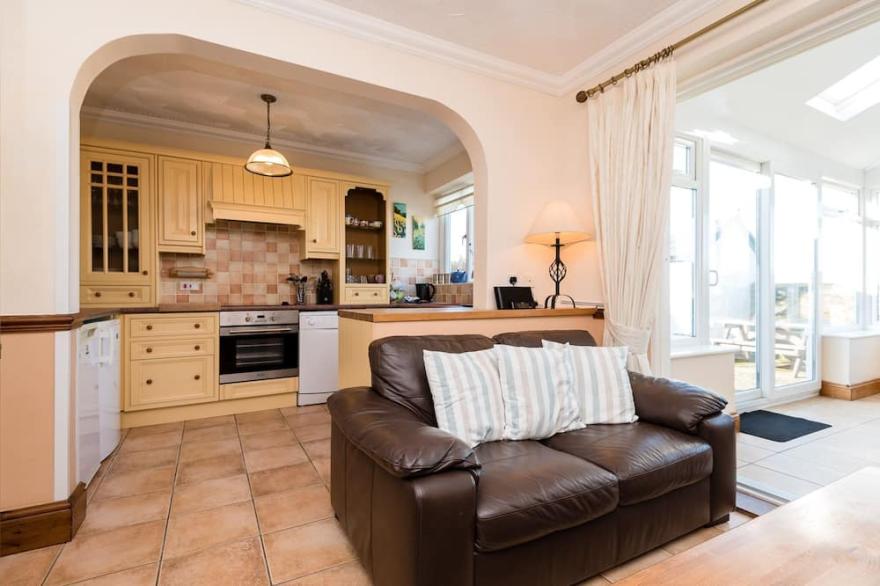 Delightful cottage only a mile from the sea
