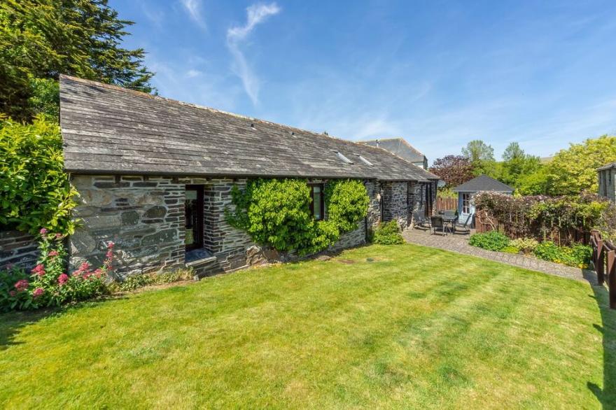 Little Gull is a beautiful barn conversion nestled in the heart of Roserrow.