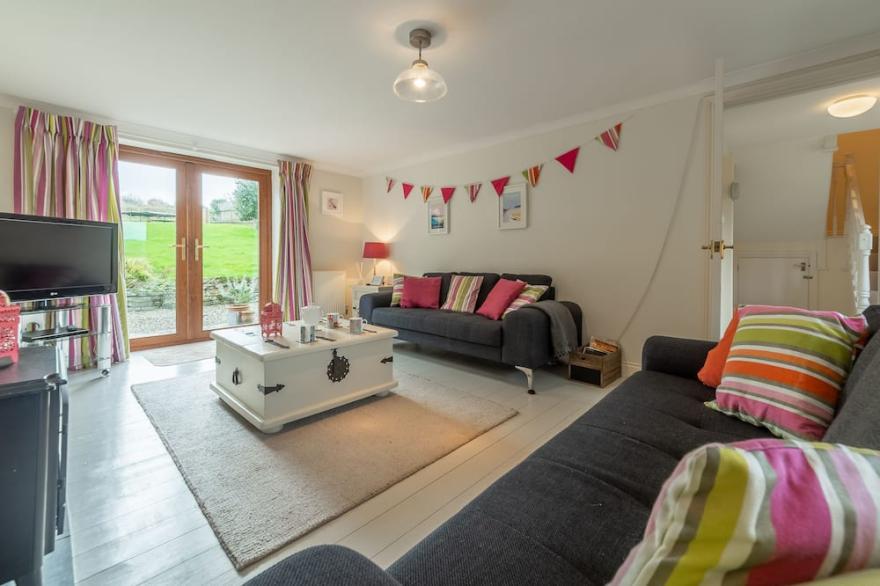 Curlew's Cwtch is a cosy yet contemporary three bedroom holiday home.