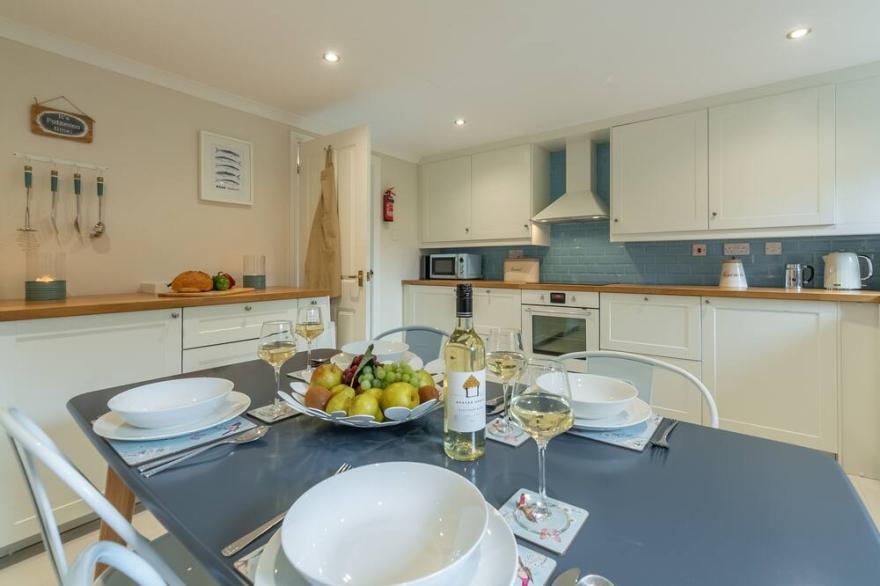 Curlew's Cwtch is a cosy yet contemporary three bedroom holiday home.