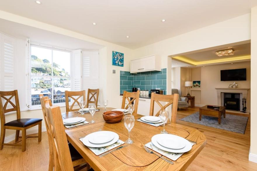 Stunning House Overlooking Looe River. Free Parking Space. Free Wifi.