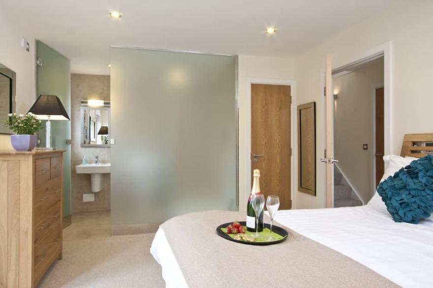 Beautiful holiday home, just a walk away from Talland beach...