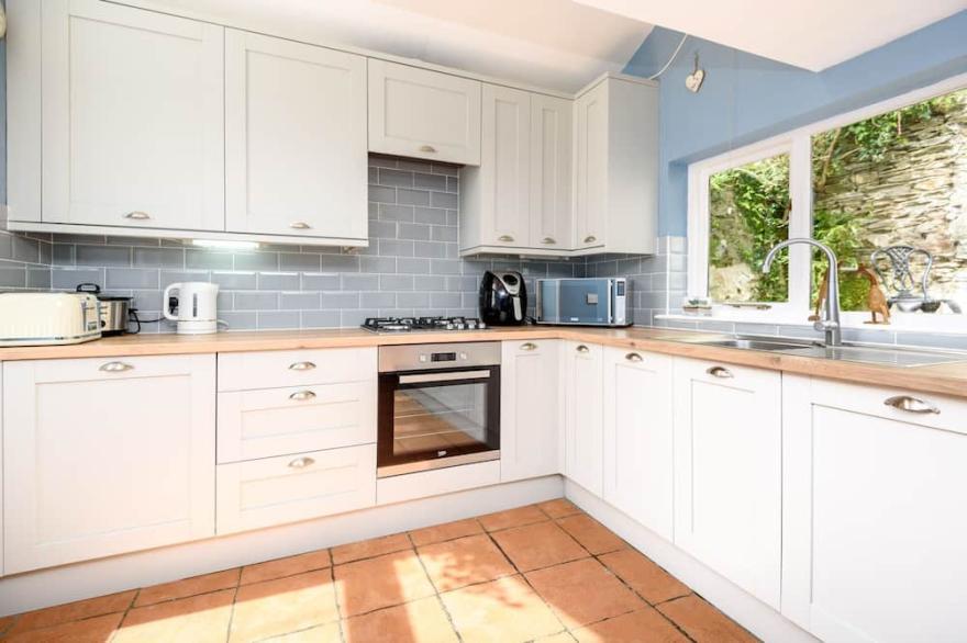 Fabulous family home with spacious garden and wifi
