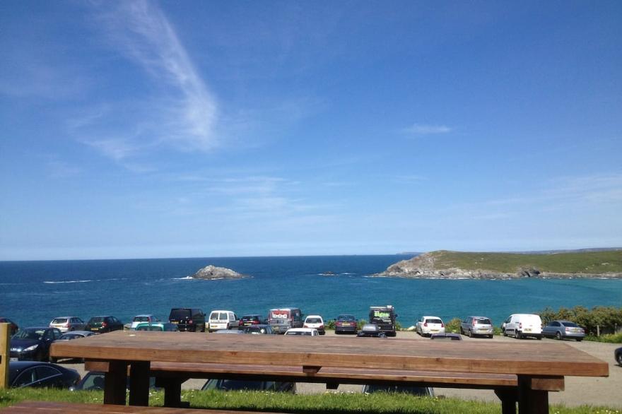 Fab house/real fires/huge garden/ in Cornish village/walkable to beach.