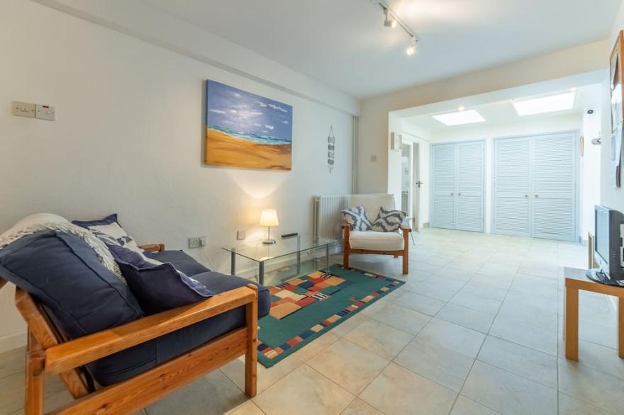Palm Trees is located in a quiet setting to the rear of Westwood Flats.