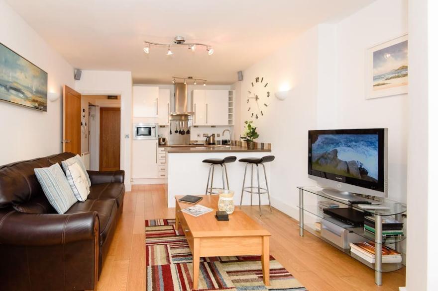 Fabulous modern apartment with sensational views.