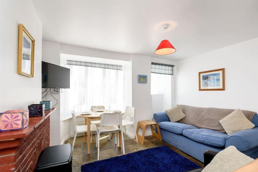 Seafront House Overlooking Looe Beach. Pet friendly and Reserved Parking Space 1 minute walk!