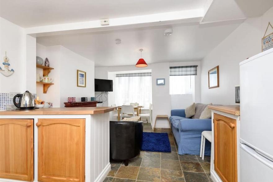 Seafront House Overlooking Looe Beach. Pet friendly and Reserved Parking Space 1 minute walk!
