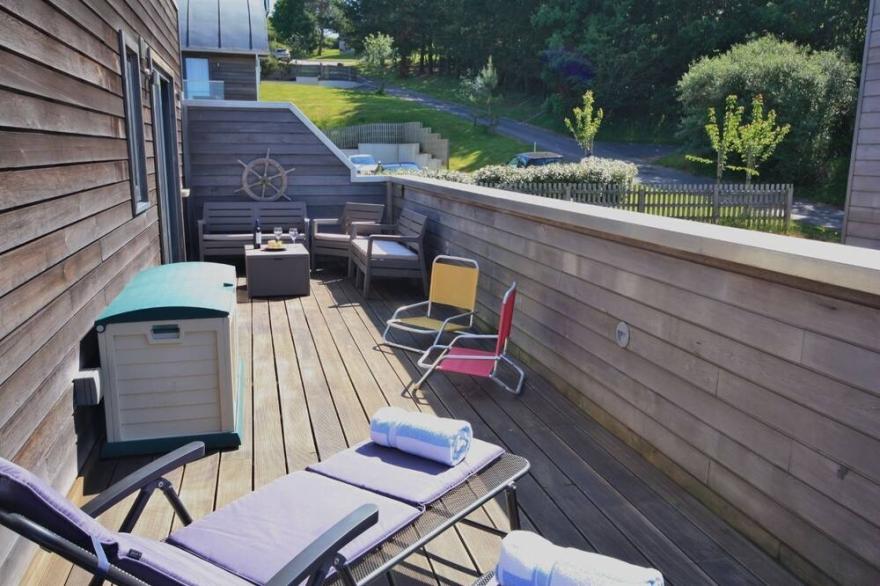 Beautiful holiday home, just a walk away from Talland beach...
