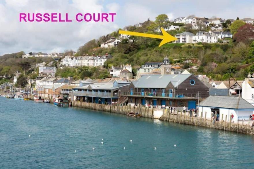Beautifully furnished modern apartment with parking and views over Looe river and town.