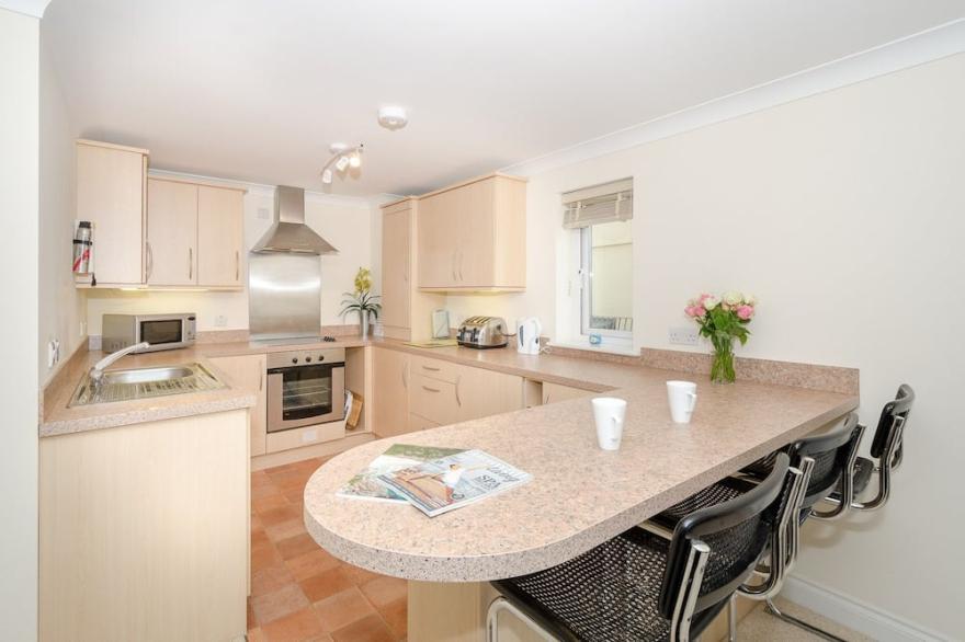 Beautifully furnished modern apartment with parking and views over Looe river and town.