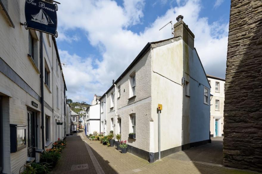 Sweet cottage in the heart of Looe with free Wifi
