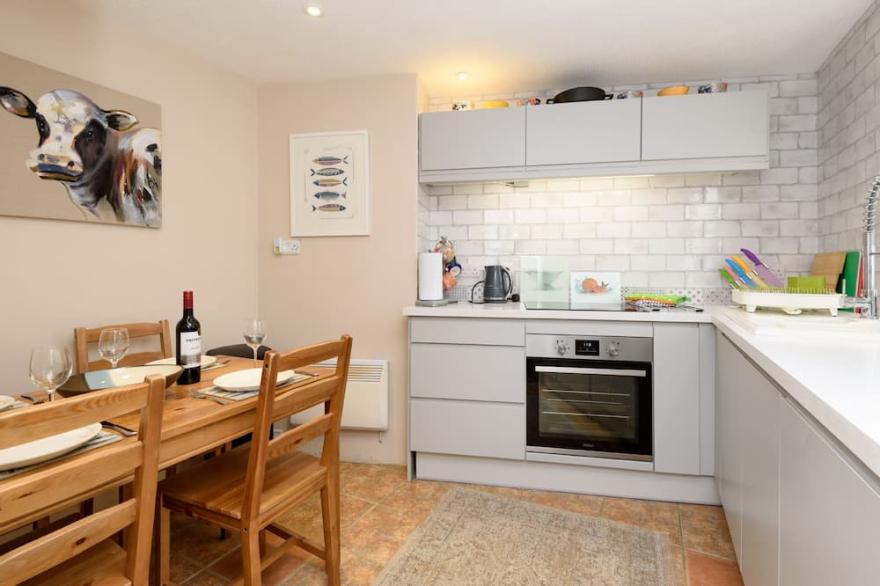 Sweet cottage in the heart of Looe with free Wifi