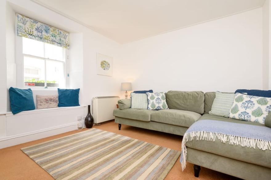 Sweet cottage in the heart of Looe with free Wifi