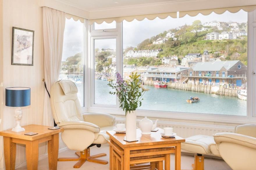 Lovely apartment on the edge of the harbour.
